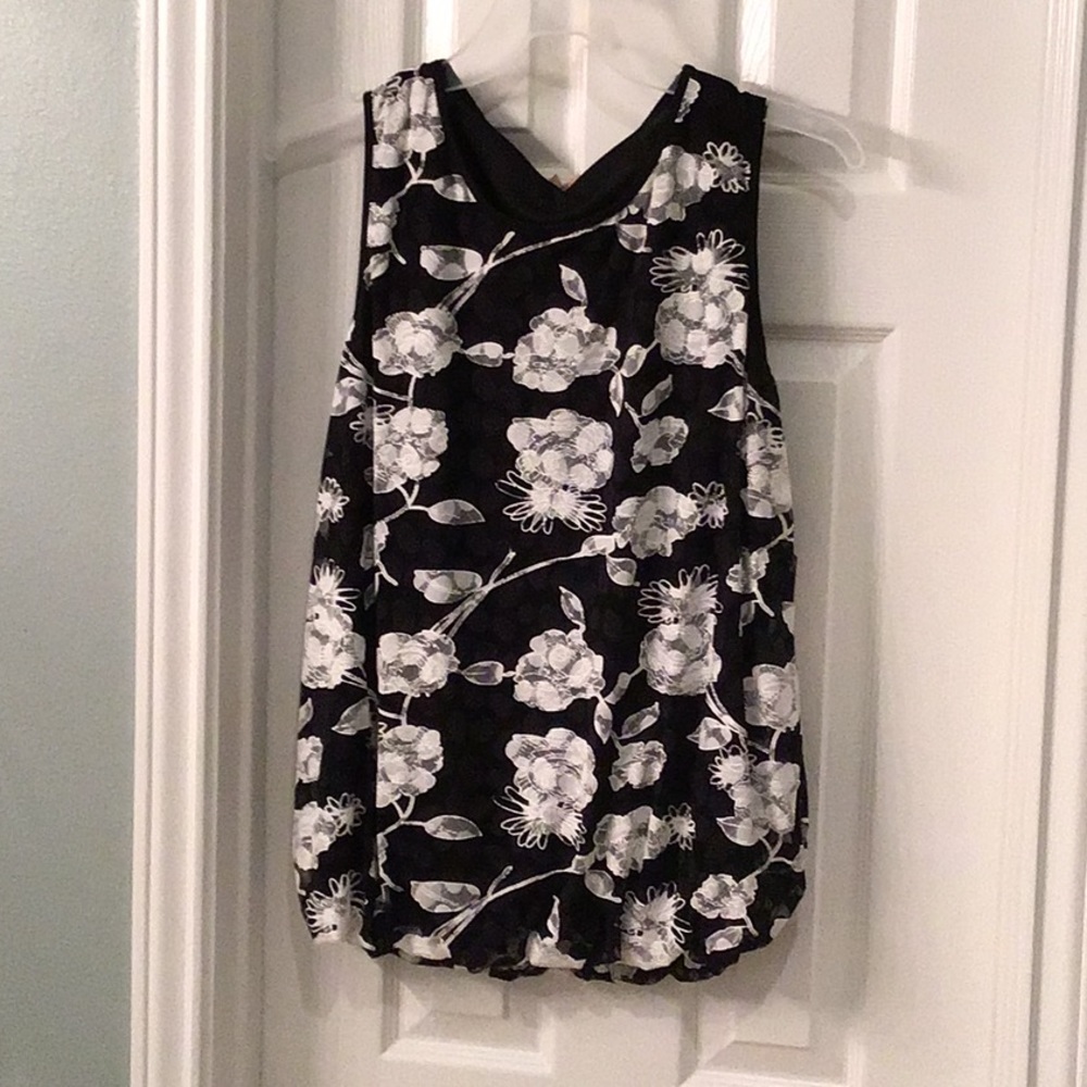 Blouse with necklace
